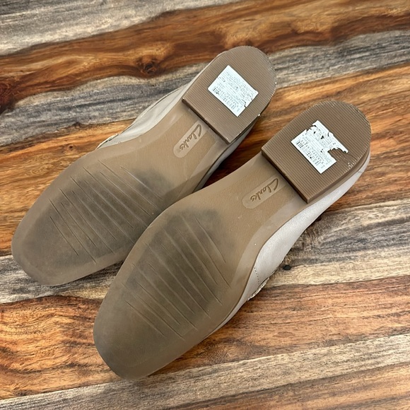 Clarks Leather Loafer - Picture 3 of 4